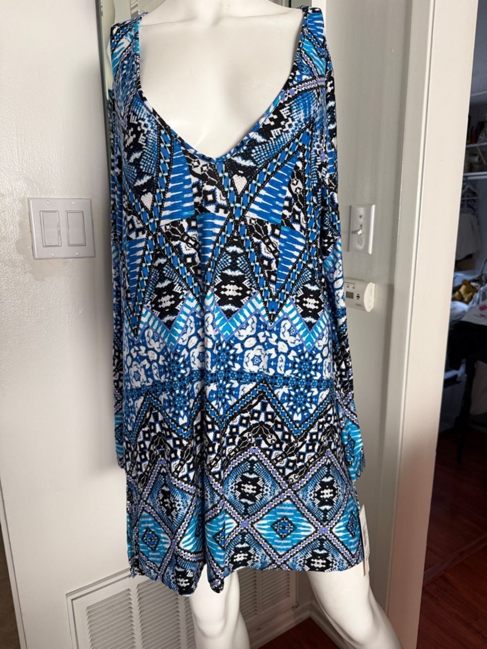 KENNETH Cole NY Long Sleeve deep V Top SzLG NWTS!!